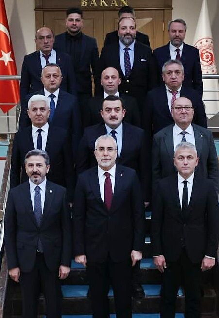 670269428 18434388277139985 1905579302286608629 N