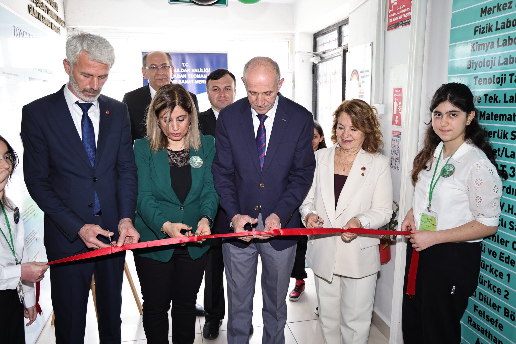 677970005 1379324620891815 1815557591899556930 N