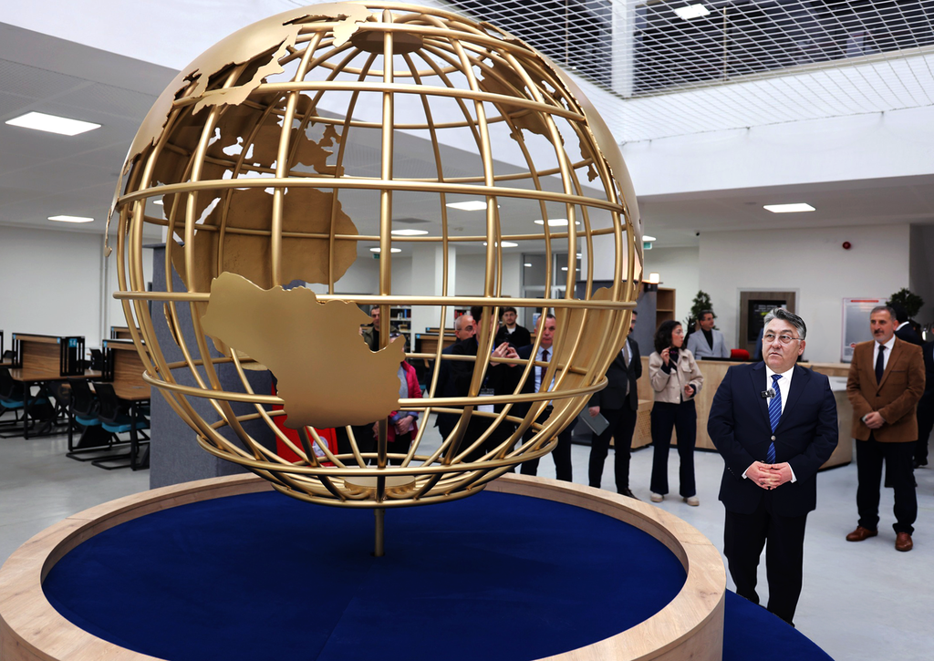 Rektor Hocam Kutuphane Foto